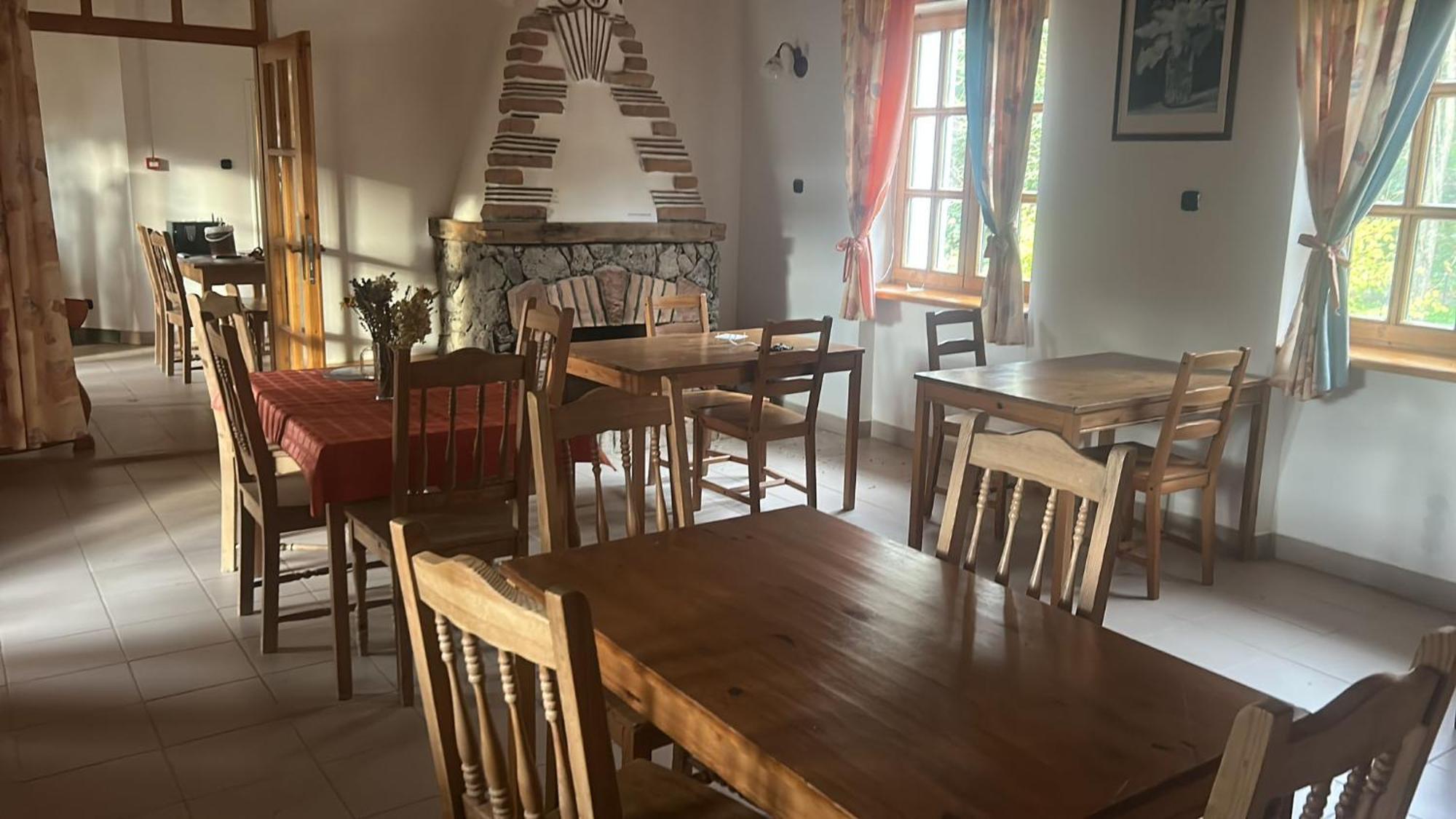 Somogy Kertje Ueduelofalu Es Etterem Bonnya Luaran gambar
